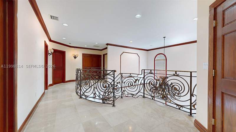 5 bedroom SingleFamilyResidence at 1131 Stillwater Dr, Biscayne Beach-2Nd Addn, Miami Beach — photo 3