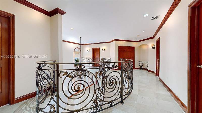 5 bedroom SingleFamilyResidence at 1131 Stillwater Dr, Biscayne Beach-2Nd Addn, Miami Beach — photo 4