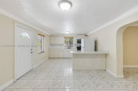 674 W 23rd St, Hialeah FL - photo 10 of 35