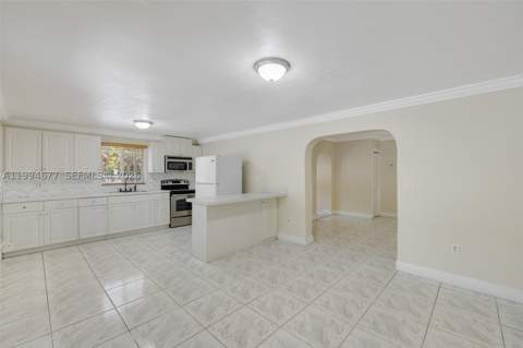 674 W 23rd St, Hialeah FL - photo 11 of 35