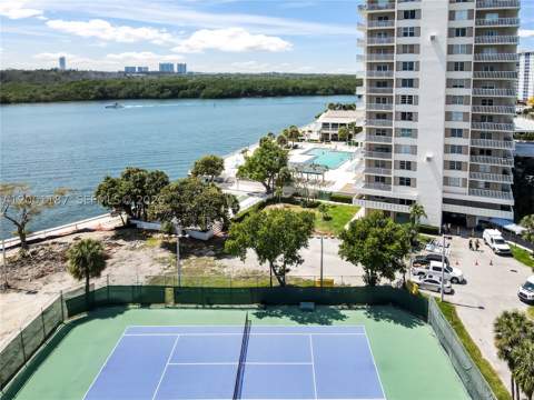 300 Bayview Dr 315, Sunny Isles Beach FL - photo 19 of 42