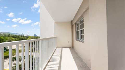 300 Bayview Dr 315, Sunny Isles Beach FL - photo 23 of 42