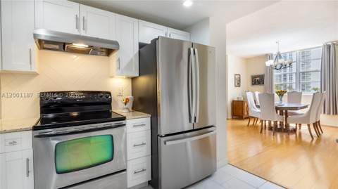 300 Bayview Dr 315, Sunny Isles Beach FL - photo 9 of 42
