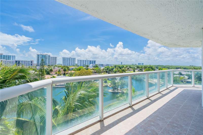 2 bedroom Condominium at 16500 Collins Ave 554, Oceania V Condo, Sunny Isles Beach — photo 2