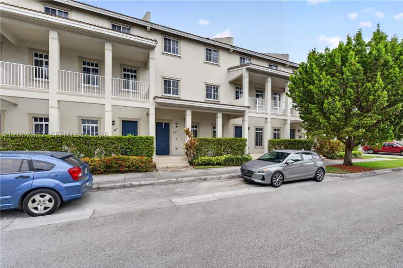 5 bedroom Townhouse at 14213 SW 274th St, Mandarin Lakes, Homestead — photo 3