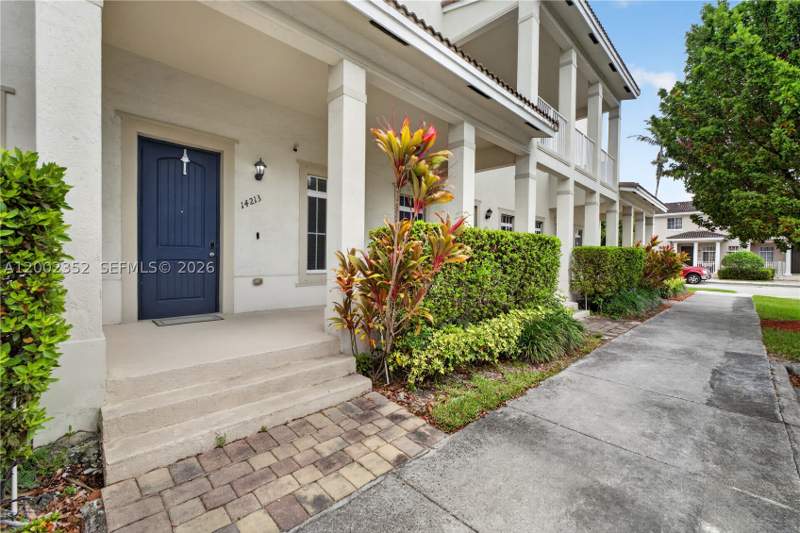 5 bedroom Townhouse at 14213 SW 274th St, Mandarin Lakes, Homestead — photo 4