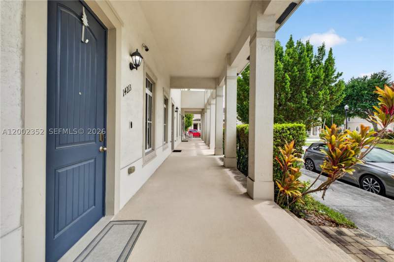 5 bedroom Townhouse at 14213 SW 274th St, Mandarin Lakes, Homestead — photo 5