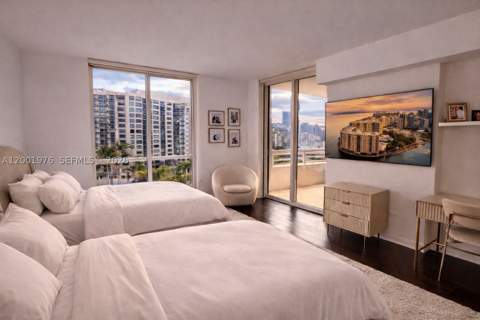 848 Brickell Key Dr 905, Miami FL - photo 8 of 28