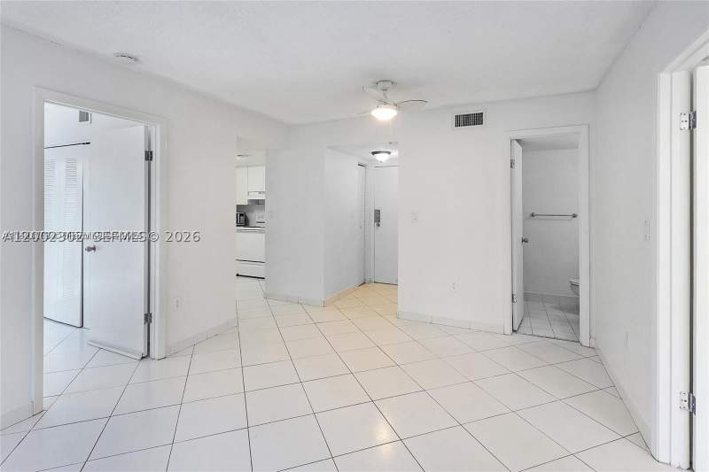2 bedroom Condominium at 2600 Collins Ave 405, Lake Beach Club Condo, Miami Beach — photo 2
