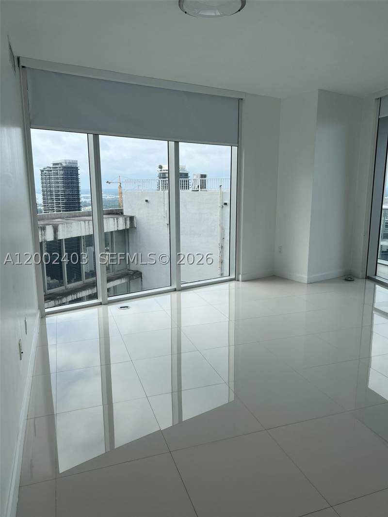 1 bedroom Condominium at 475 Brickell Ave 5508, Iconbrickell Condo No 1, Miami — photo 2
