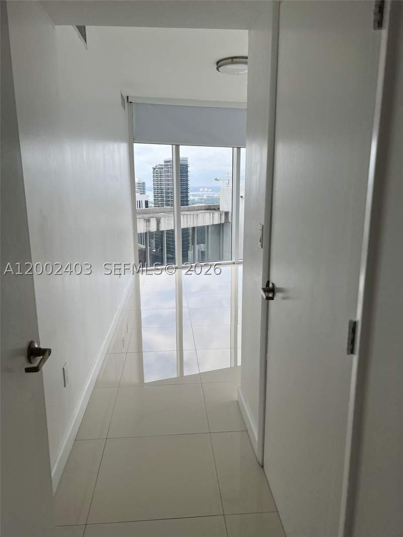 1 bedroom Condominium at 475 Brickell Ave 5508, Iconbrickell Condo No 1, Miami — photo 3
