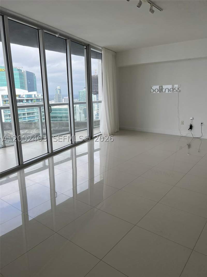 1 bedroom Condominium at 475 Brickell Ave 5508, Iconbrickell Condo No 1, Miami — photo 4