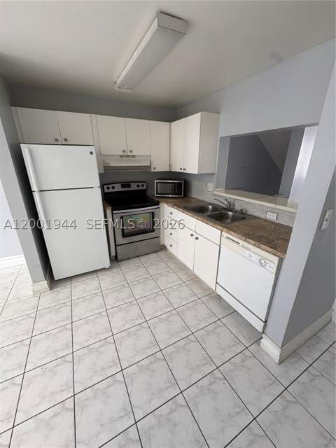 12035 SW 14th St 105, Miami FL - photo 12 of 29