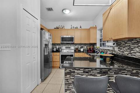 1381 W 30th St, Hialeah FL - photo 13 of 33