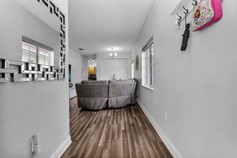 1381 W 30th St, Hialeah FL - photo 6 of 33