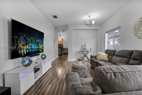 1381 W 30th St, Hialeah FL - photo 8 of 33
