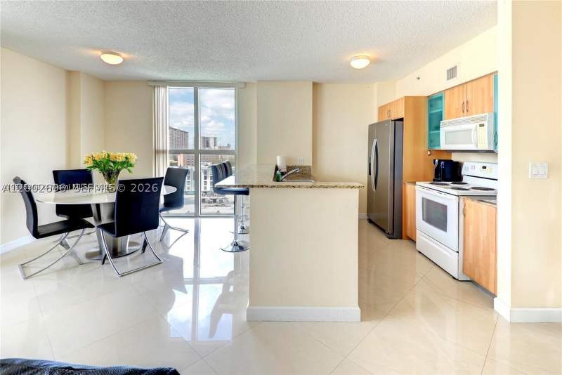 3 bedroom Condominium at 17555 Atlantic Blvd 902, King David Of Sunny Isles, Sunny Isles Beach — photo 2