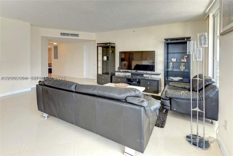 3 bedroom Condominium at 17555 Atlantic Blvd 902, King David Of Sunny Isles, Sunny Isles Beach — photo 3