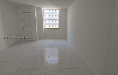 2935 NE 163rd St 4Q, North Miami Beach FL - photo 6 of 14