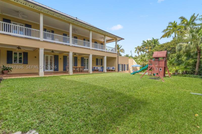 5 bedroom SingleFamilyResidence at 685 Harbor Ln, Biscayne Key Estates, Key Biscayne — photo 4