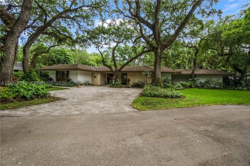 5 bedroom SingleFamilyResidence at 2140 NE 190th Ter, Sky Lake Enchanted Garden, Miami — photo 3