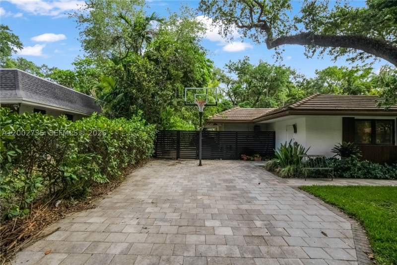 5 bedroom SingleFamilyResidence at 2140 NE 190th Ter, Sky Lake Enchanted Garden, Miami — photo 5