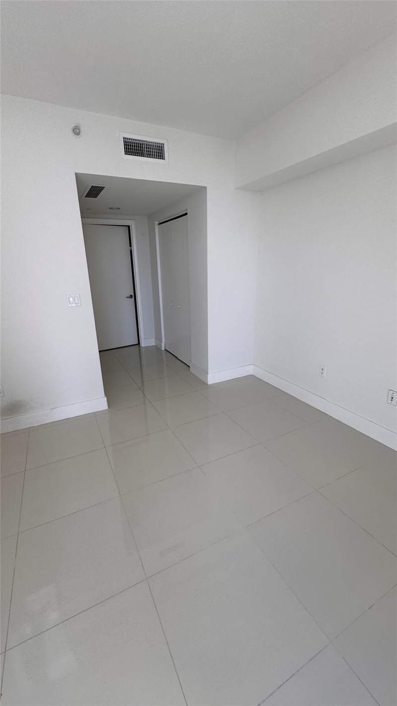 2 bedroom Condominium at 475 Brickell Avenue 4913, Iconbrickell Condo No 1, Miami — photo 5