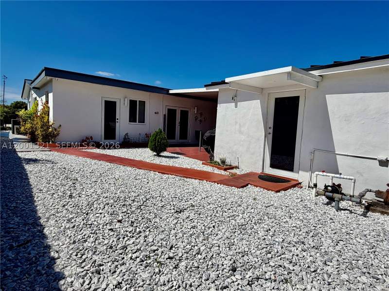 6 bedroom SingleFamilyResidence at 11511 SW 180th St, S Miami Heights Addn C, Miami — photo 3