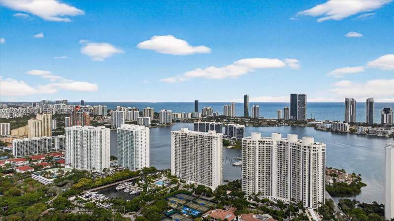 7 bedroom Condominium at 7000 Island Blvd Ph-02, 7000 Isl Blvd Williams Is, Aventura — photo 4