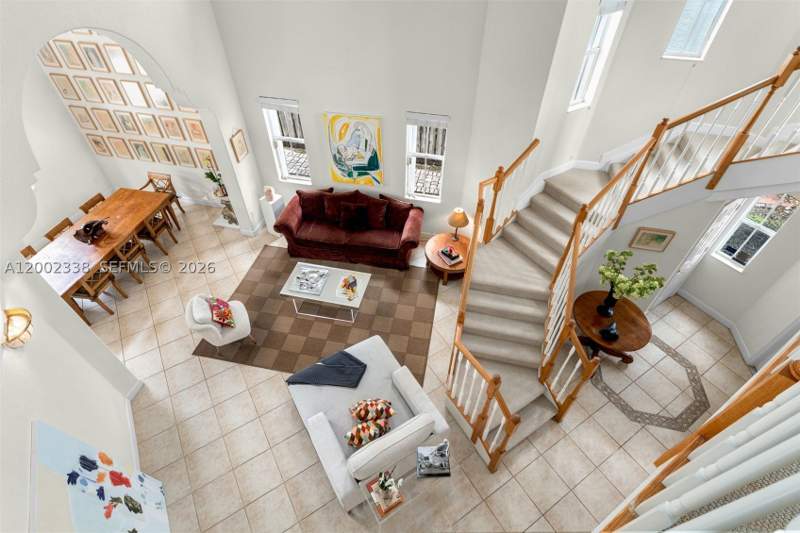 6 bedroom SingleFamilyResidence at 6914 NW 113th Pl, Doral Isles Mediterranea, Doral — photo 5