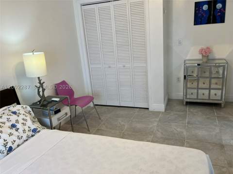 335 Ocean Dr 306, Miami Beach FL - photo 16 of 34