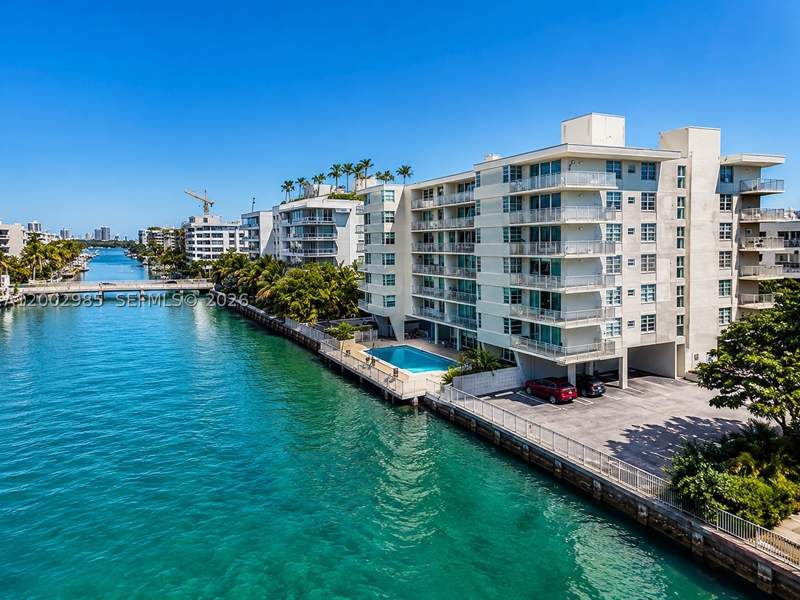 1 bedroom Condominium at 9500 W Bay Harbor Dr 2G, St Regis Apts Condo, Bay Harbor Islands — photo 2