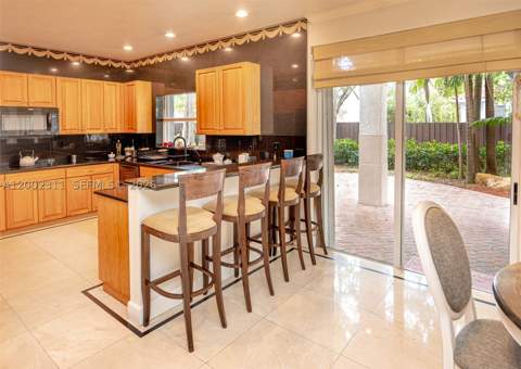 6772 NW 111th Ave, Doral FL - photo 11 of 76