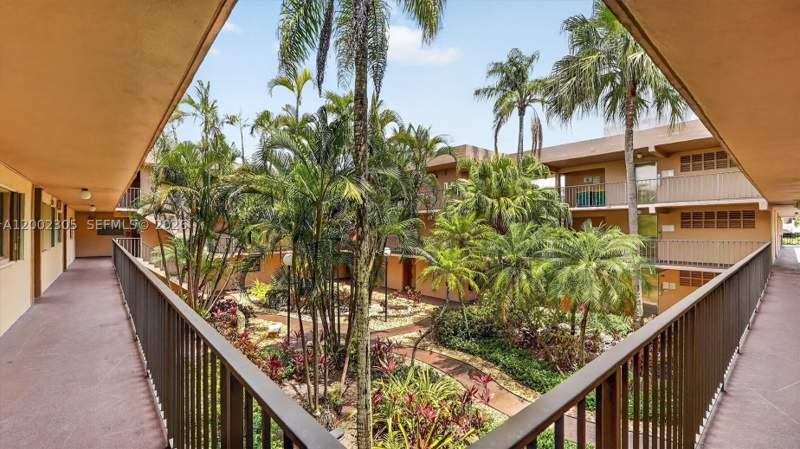 2 bedroom Condominium at 10975 SW 107th St. 202, Gardens of Kerndall 5, Kendall — photo 2