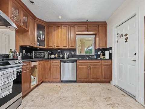 9837 SW 194th St, Cutler Bay FL - photo 10 of 36