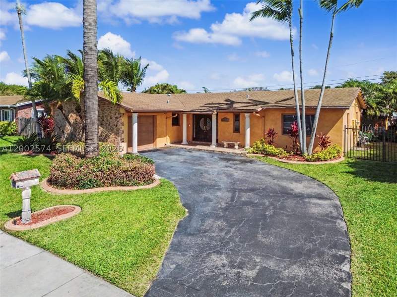 3 bedroom SingleFamilyResidence at 9837 SW 194th St, Bel Aire Sec 3, Cutler Bay — photo 2