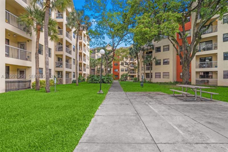 2 bedroom Condominium at 8120 Geneva Ct 148, Las Vistas At Doral Condo, Doral — photo 2