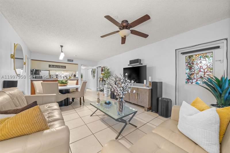 2 bedroom Condominium at 8120 Geneva Ct 148, Las Vistas At Doral Condo, Doral — photo 3