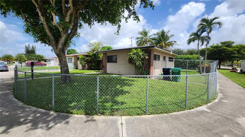 4 bedroom SingleFamilyResidence at 6241 NW 110th St, 4TH ADDN TO PALM SPRINGS, Hialeah — photo 2