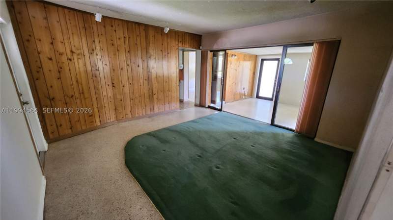 4 bedroom SingleFamilyResidence at 6241 NW 110th St, 4TH ADDN TO PALM SPRINGS, Hialeah — photo 4