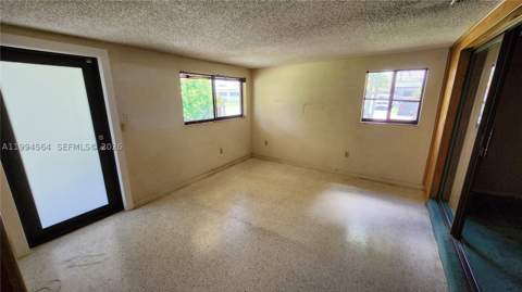 6241 NW 110th St, Hialeah FL - photo 7 of 28