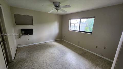 6241 NW 110th St, Hialeah FL - photo 9 of 28