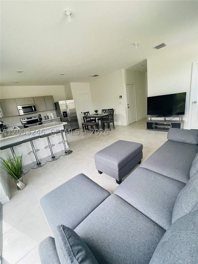 3 bedroom Townhouse at 916 SE 19th St 916, Hamilton Place, Homestead — photo 2