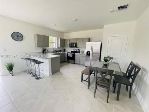 916 SE 19th St 916, Homestead FL - photo 6 of 15