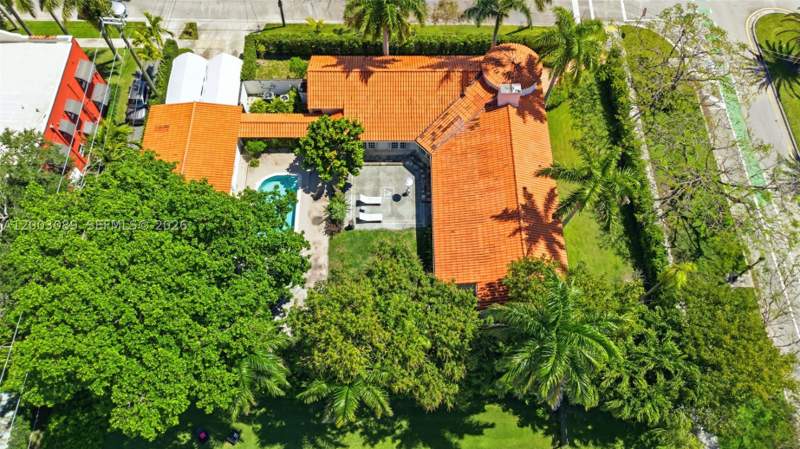 4 bedroom SingleFamilyResidence at 2300 S Miami Ave, Brickell Hammock Un 1, Miami — photo 5