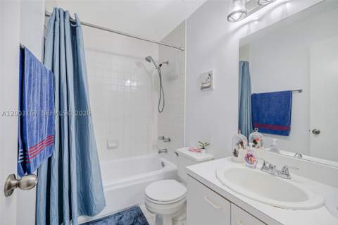 6255 Kendale Lakes Cir 218, Miami FL - photo 17 of 25