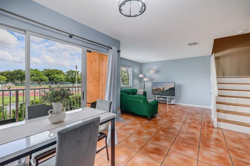 3 bedroom Condominium at 6255 Kendale Lakes Cir 218, Paseo Real Condo, Miami — photo 2