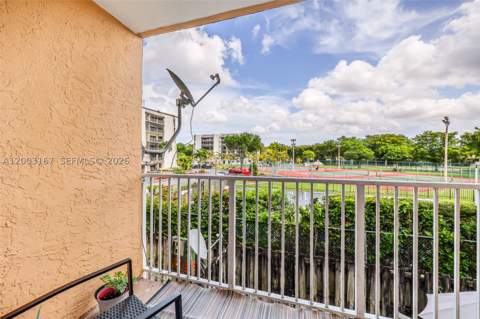 6255 Kendale Lakes Cir 218, Miami FL - photo 8 of 25