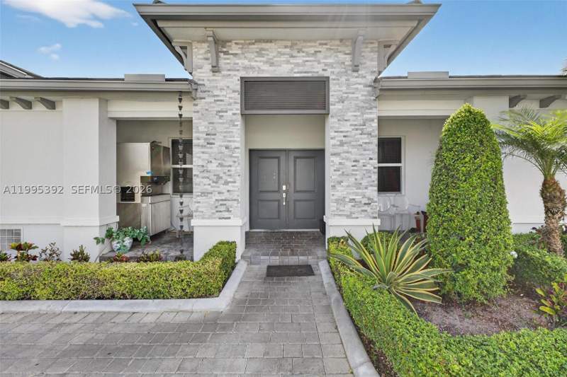 6 bedroom SingleFamilyResidence at 29215 SW 167th Ct, Rambo, Homestead — photo 3