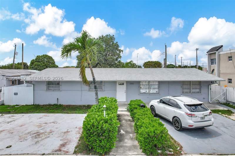 4 bedroom SingleFamilyResidence at 2650 W 8th Ave, Hialeah Homesites, Hialeah — photo 2